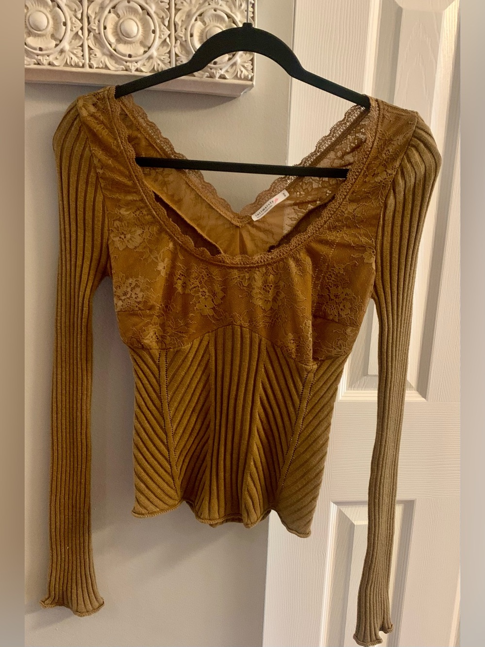 Ribbed Lace Trim Long-Sleeve Top - Brown - M